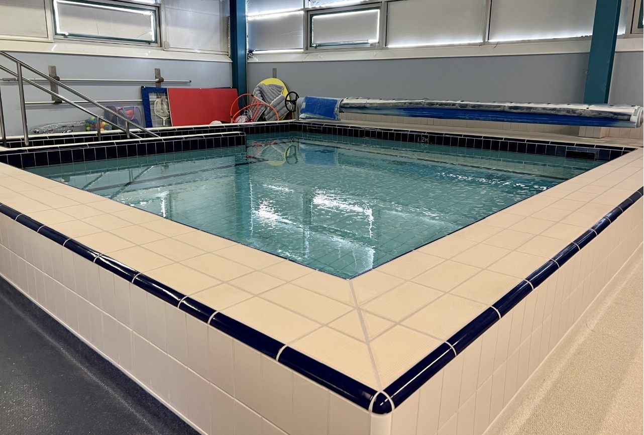 oakfield park swimming pool