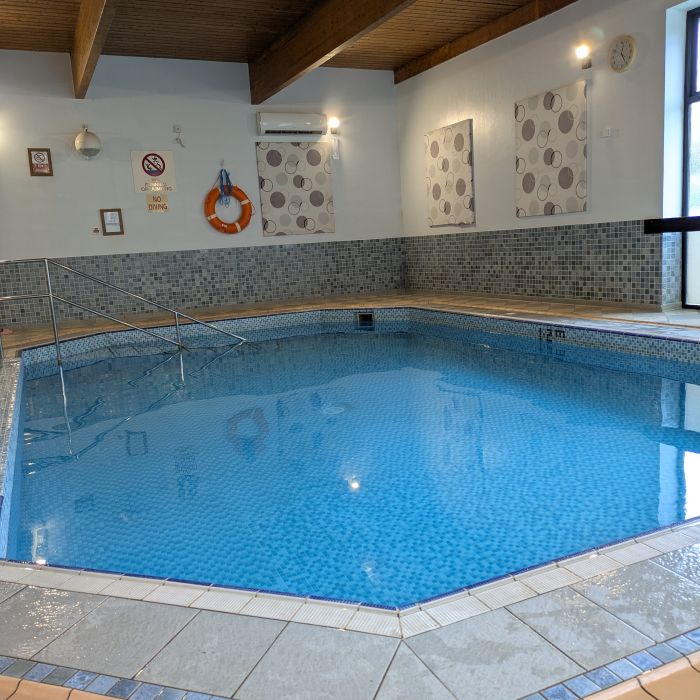 Holiday Inn Newport Pool