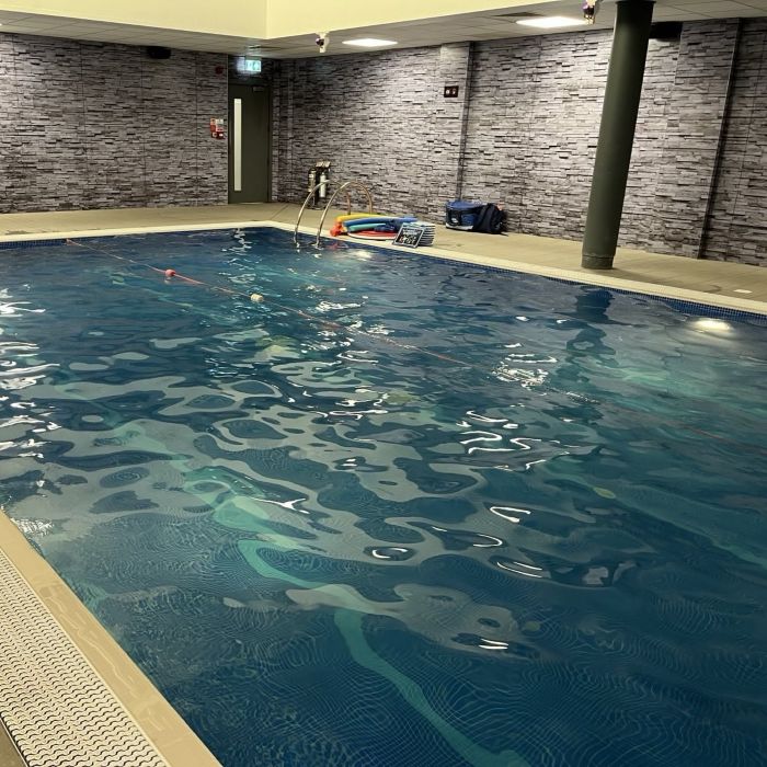 Village Bracknell Swimming Pool