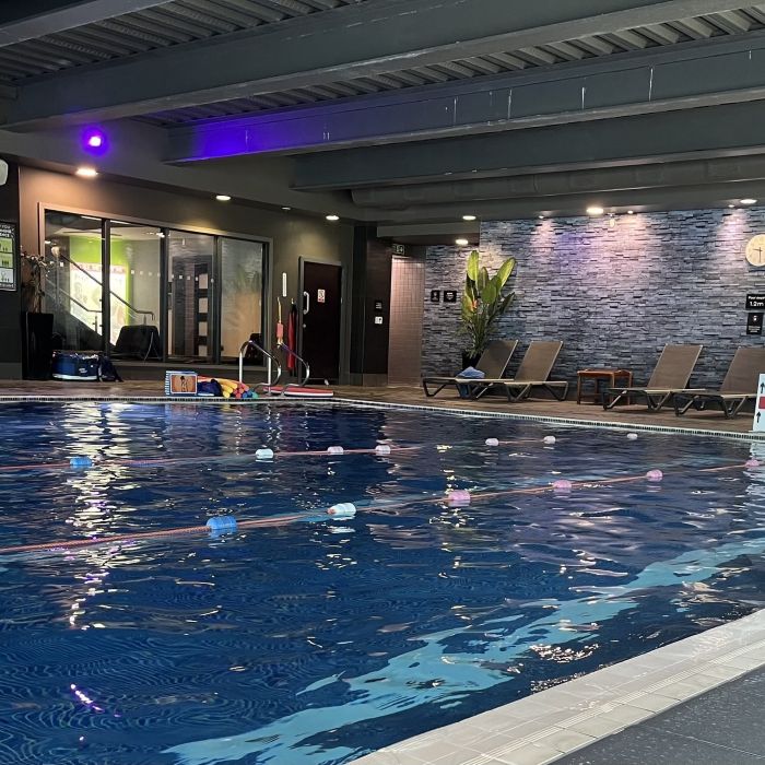 Village Hotel Farnborough Pool