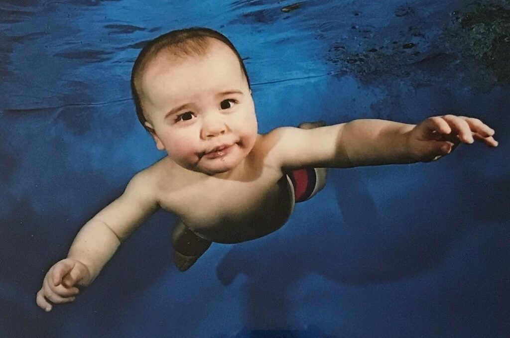 amelia swimming underwater at water babies lesson