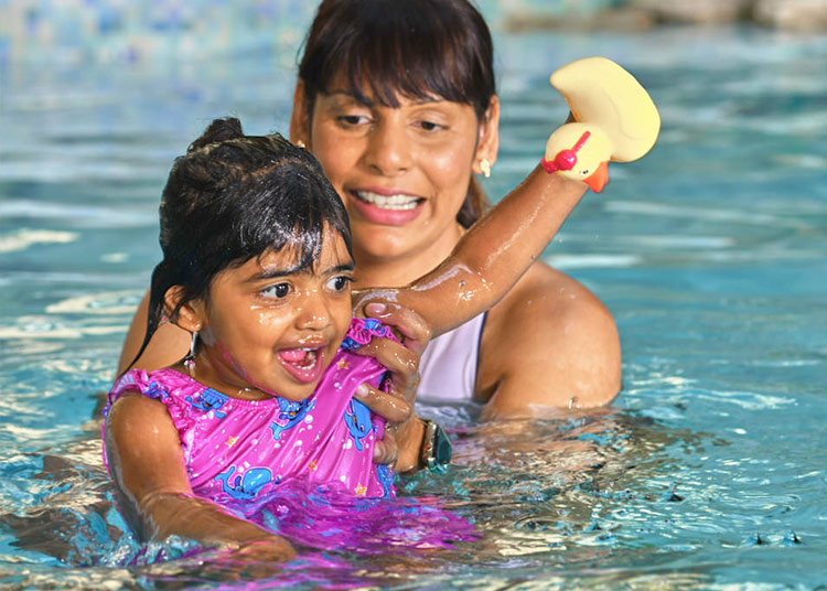 mum-and-toddler-splashing-in-water-babies-class