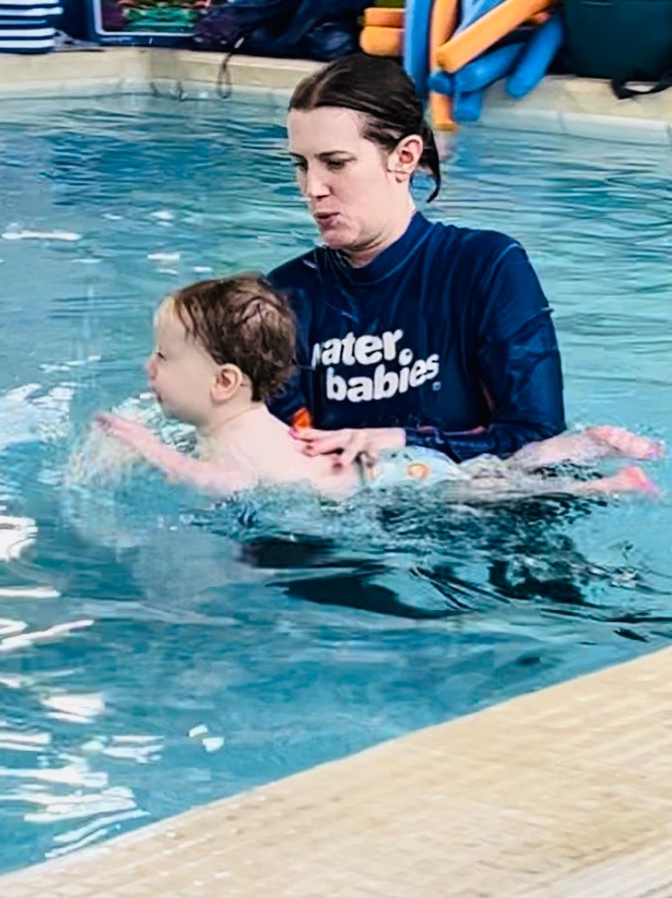 water babies teacher in splashathon lesson